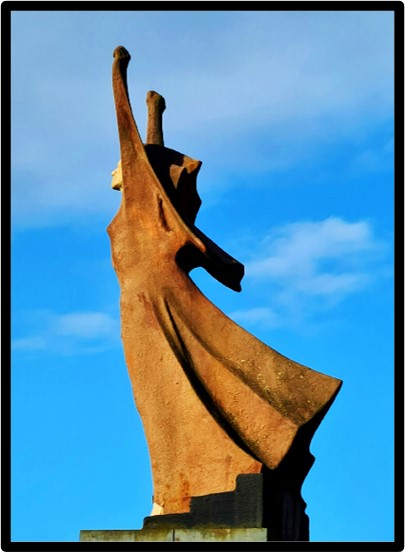 La Pasionaria Eco-Metal Pin Badge (4cm by 3cm)